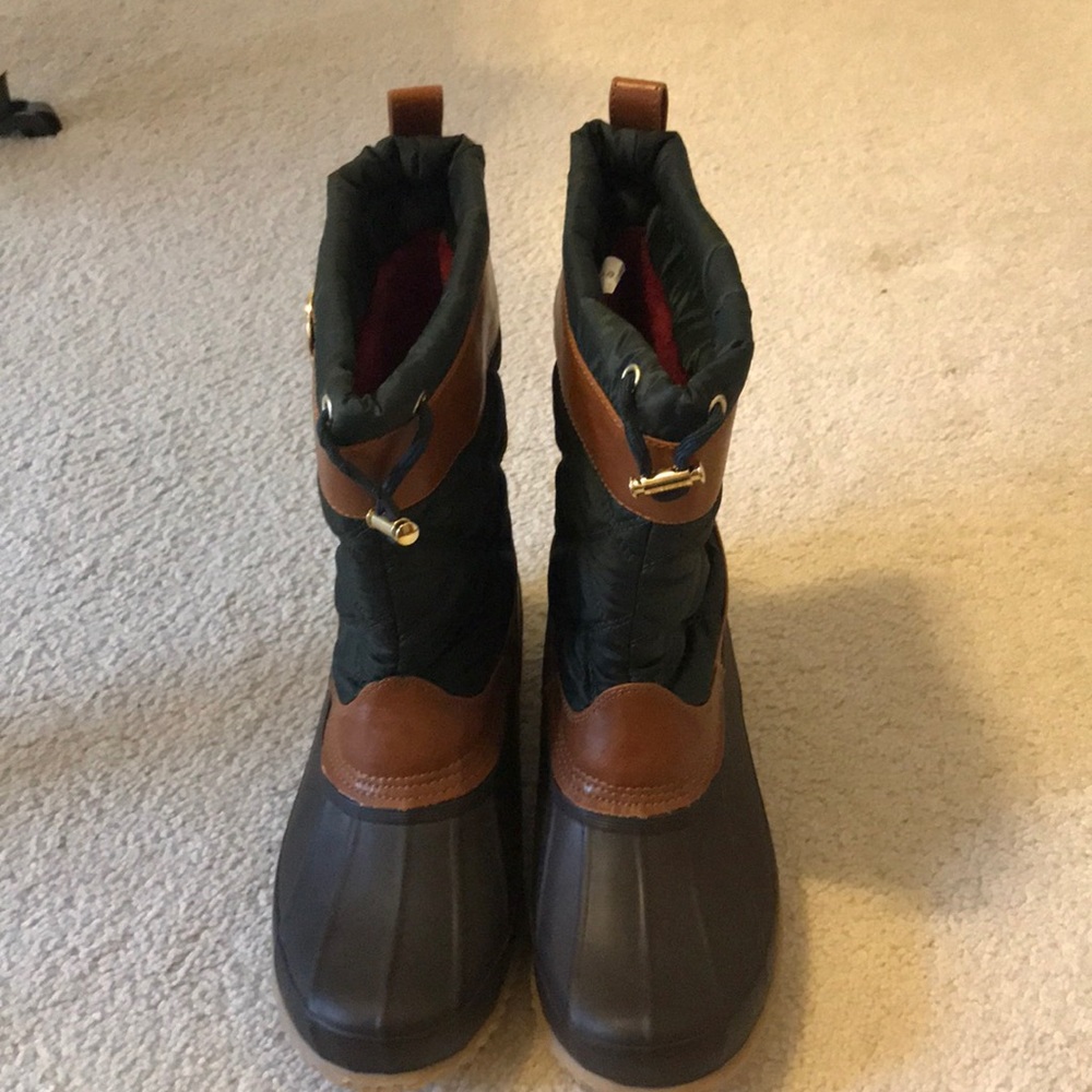 Tommy Hilfigure snow boots.